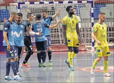  ??  ?? El Movistar celebra el tanto de Raya ante el Jaén en el partido del pasado martes en cuartos de final.