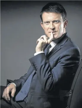  ??  ?? Manuel Valls, en su casa de París.