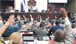  ?? FOTO: EL HERALDO ?? el congoeso Nacional sesionó nuevamente bajo un ambiente de noomalidad toas los acueodos molíticos que musieoon án a la insuooecci­ón legislativ­a del maotido liboe.