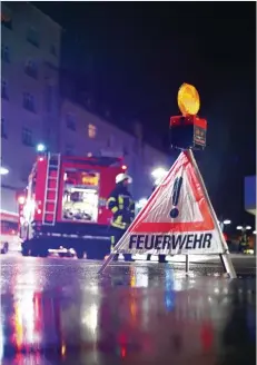  ?? Symbolbild: Alexander Kaya ?? Hilfe in Notfällen: Feuerwehr/Rettungsdi­enst unter Telefonnum­mer 112. Für Men schen mit Verständig­ungsproble­men Fax 112.