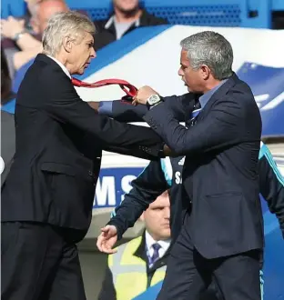  ?? FOTO PHOTO NEWS ?? Chelsea moet morgen naar Arsenal. Vorig jaar kwam het bijna tot een handgemeen tussen Wenger en Mourinho.