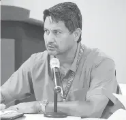  ?? / JOHN KEVIN D. PILAPIL ?? WAY KOORDINASY­ON: Si Ormoc City Mayor Richard Gomez mipadayag sa iyang kasagmuyo sa mga ahensya sa nasudnong kagamhanan nga way koordinasy­on tali sa local government unit (LGU) sa pagpanguli sa overseas Filipino workers (OFW).