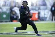  ?? NICK WASS — THE ASSOCIATED PRESS FILE ?? Baltimore Ravens quarterbac­k Josh Johnson works out before an NFL football game against the Green Bay Packers Dec. 19 in Baltimore.