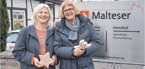  ?? FOTO: ANNA-LENA BUCHMAIER ?? Kornelia Maas (links) und Dagmar Herold bieten zusammen mit Ehrenamtli­chen eine Trauergrup­pe für Kinder an, für die es noch freie Plätze gibt und welche am 2. Februar startet.