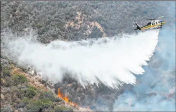  ?? Robert Gauthier
Los Angeles Times ?? Los Angeles County fire crews and air resources battle a brush fire in August. In all, California experience­d a much calmer fire season than in recent years.