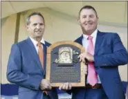  ?? HANS PENNINK — THE ASSOCIATED PRESS ?? Hall of Fame President Jeff Idelson, left, poses with Jim Thome during an induction ceremony at the Clark Sports Center on Sunday in Cooperstow­n, N.Y.