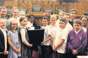  ??  ?? ●●Pupils from Sacred Heart Primary School taking part in the mock election and debate at the town hall