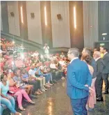  ??  ?? El públicó llenó varias salas del cine de Downtown Center y compartió con el elenco del filme “Me gusta la tuya”.