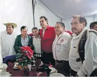  ??  ?? Ismael Hernández Deras, dirigente de la CNC, tomó protesta a los miembros del Comité Ejecutivo Nacional.