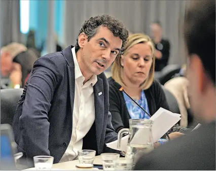  ?? ?? Buenos Aires. Julián Moreno, representa­nte de los empresario­s, durante un debate de la ‘ley ómnibus’.