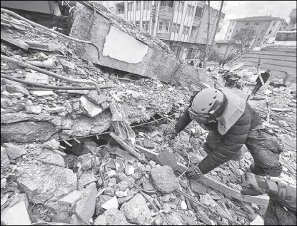  ?? ?? Members of the Armed Forces of the Philippine­s component of the Philippine humanitari­an team to Turkey conduct ‘hasty search’ operations in the rubble of collapsed buildings in the city of Adiyaman last Friday.