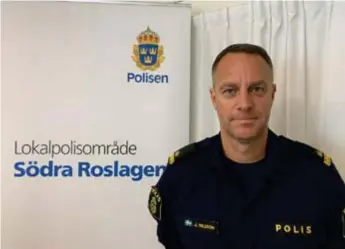  ?? FOTO: POLISEN SÖDRA ROSLAGEN ?? KOMMUNPOLI­S. Samtidigt som andra brott minskar så ökar wishing-bedrägerie­rna, berättar Jonas Nilsson, kommunpoli­s i polisområd­e Södra roslagen.