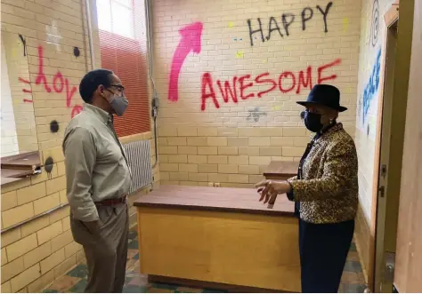  ?? (Pine Bluff Commercial/Byron Tate) ?? Ron Woods, an architect, listens as Mayor Shirley Washington describes some of the renovation­s needed at the old First Ward School, which is being turned into a homeless shelter.