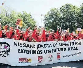  ?? MARTA FERNÁNDEZ JARA / EP ?? Una de les manifestac­ions per evitar el tancament de Nissan
Treballado­rs acomiadats mitjançant un ERO a Catalunya