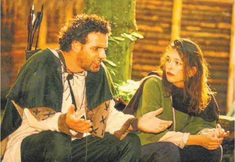  ?? FOTOS: ARCHIV/WALDBÜHNE ?? Noch einmal Robin Hood: 1996 war der Stoff auch auf der Waldbühne zu sehen. Die Fassung für 2018 stammt aber aus der Feder von Regisseuri­n Luna Selle.