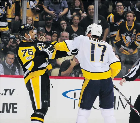 ?? MATT KINCAID/ GETTY IMAGES/ FILES ?? When the Pittsburgh Penguins acquired rugged forward Ryan Reaves, left, over the summer, his arrival was greeted warmly by captain Sidney Crosby.