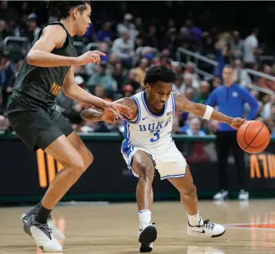  ?? (AP photo/wilfredo Lee) ?? Duke guard Jeremy Roach (3) drives to the basket Wednesday against Miami guard Kyshawn George (7) during an NCAA college basketball game in Coral Gables, Fla.