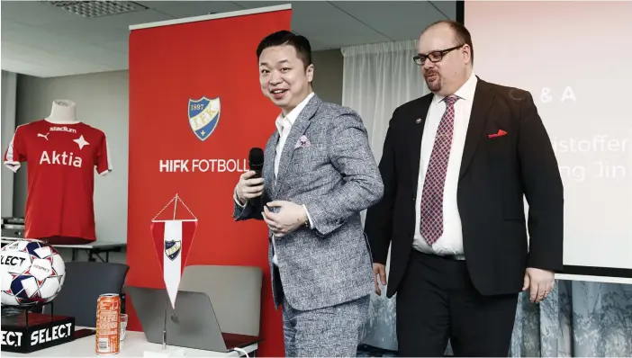  ?? FOTO: RONI REKOMAA/LEHTIKUVA ?? ■
Lucas Jin Changs och Christoffe­r Perrets samarbete tar slut på onsdagen.