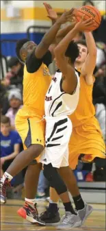  ?? CATHIE COWARD, THE HAMILTON SPECTATOR ?? Saltfleet’s Jahmal Burke and Andrew Bartlett apply heavy defence in their game against Sarnia on Thursday night. Saltfleet won, 56-54.