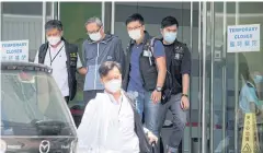  ?? REUTERS ?? Police officers escort ‘Apple Daily’s’ Chief Executive Officer Cheung Kim-hung from his office on June 17 last year.