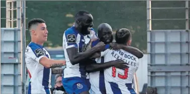  ??  ?? Partido de esta temporada de la liga NOS entre el Tondela y el Oporto.