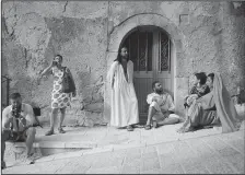  ?? The New York Times/DMITRY KOSTYUKOV ?? Visitors, residents and parade participan­ts await the passing of the Madonna statue during a week of atonement and parades that re-enact biblical parables in Guardia Sanframond­i, Italy. The re-enactment is a tradition handed down through the...