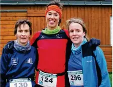  ??  ?? Sylvie Morineau, Karine Champérou et Estelle Yven savourent leur victoire à l’arrivée après un parcours un peu entravé par le vent..