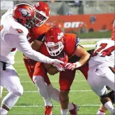  ?? PHOTO FOR THE RECORDER BY DONNIE ZIMMERMAN ?? Fresno State's Josh Hockit rumbles into the end zone for his second touchdown of the game with 4:53 left in the second quarter. This helped put the Bulldogs up 20-0.