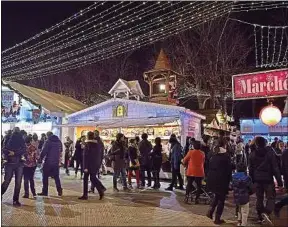  ??  ?? Le marché de Noël, tel que les flâneurs l’ont connu jusqu’à l’an dernier.