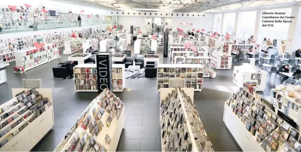  ??  ?? Librería Rosario Castellano­s del Centro Cultural Bella Época del FCE.