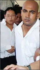  ??  ?? Agony: Distraught supporters Executed: Chan and Sukumaran