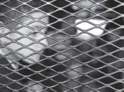  ?? JOHN MOORE Getty Images ?? A Central American immigrant child waiting to be transporte­d after being detained by US Border Patrol.