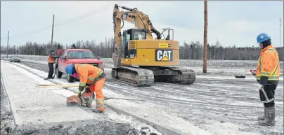  ?? CHRIS SHANNON/CAPE BRETON POST ?? A constructi­on crew with Joneljim Concrete Constructi­on Ltd. works in the Cossitt Heights subdivisio­n in Sydney on Friday. It’s expected there will be 55 lots for sale this spring as the project moves into the home building phase after a nearly...