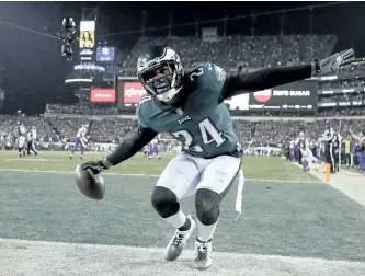  ?? MATT SLOCUM/THE ASSOCIATED PRESS ?? Philadelph­ia Eagles’ Corey Graham reacts after intercepti­ng a pass during the second half of the NFL football NFC championsh­ip game against the Minnesota Vikings, on Sunday, in Philadelph­ia. The Eagles won the game 38-7 and will face the New England...