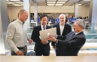  ?? Michael Macor / The Chronicle 2013 ?? Apple Vice President Bob Bridger (left), San Francisco Supervisor David Chiu, San Francisco Planning Director John Rahaim and Mayor Ed Lee visit an Apple store in May 2013.