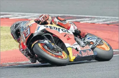  ?? FOTO: REPSOL HONDA ?? Márquez, en el test que realizó el pasado mes de agosto en Misano, donde punto avanzar en la puesta a punto de su moto