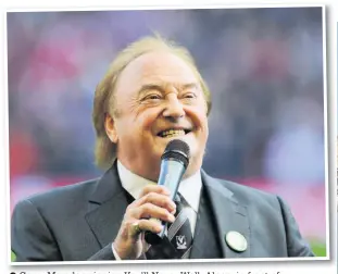  ?? COLIN LANE ?? ● Gerry Marsden singing You’ll Never Walk Alone, in front of supporters who adopted the song on the pitch at Anfield