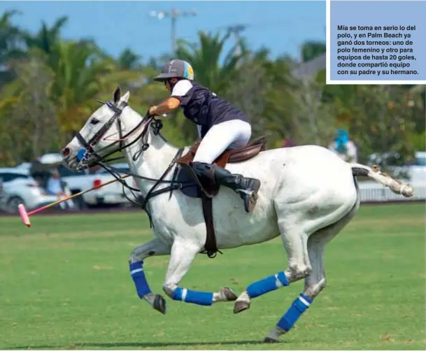  ??  ?? Mía se toma en serio lo del polo, y en Palm Beach ya ganó dos torneos: uno de polo femenino y otro para equipos de hasta 20 goles, donde compartió equipo con su padre y su hermano.