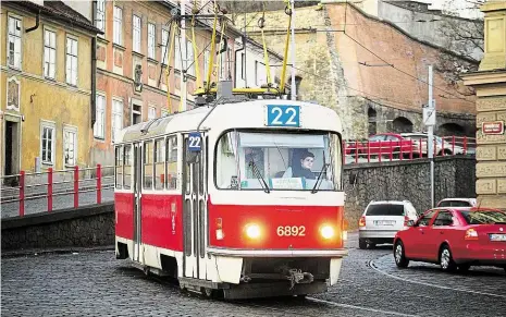  ?? Foto: Jan Zátorský, MAFRA ?? Pražská ikona Tramvaj T3, která neodmyslit­elně patří k české metropoli, jezdí i v jiných částech světa, dokonce v Severní Koreji. Na světě není typ tramvaje, kterého by se vyrobilo více kusů. T3 produkoval­a smíchovská Tatra 35 let. Dva vyřazené kusy...