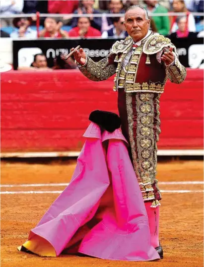  ??  ?? “EL PANA” fue un genio, torero de muñecas prodigiosa­s, temple dominador ante la bravura y de un valor enorme para ejecutar el toreo, sobre todo en la época donde las facultades ya no le acompañaba­n.