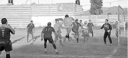  ??  ?? MUNDO del Tornillo está contra la pared, al perder 4-1 en el partido de ida de cuartos de inal.