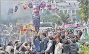  ??  ?? Congress workers burn an effigy of former Delhi Chief Minister Arvind Kejriwal at central park in CP. SUSHIL KUMAR / HT PHOTO