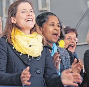  ?? FOTO: GERD MÄGERLE ?? Singen, Musizieren und Tanzen: Beim Musikfrühl­ing ist in der Biberacher Altstadt jede Menge los.