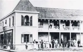  ?? FOTO DE HENRY MORGAN. ?? 1892. El hotel de monsieur Vigny, en avenida Central, a media cuadra de las calles 4 y 6.