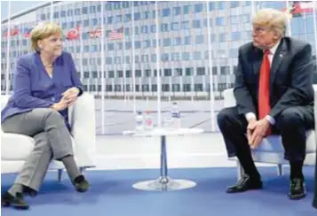  ?? | AP ?? Trump y Merkel se tomaron fotografía­s después de las críticas intercambi­adas.