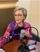  ?? GruPO COLumbIA ?? Evelyn Fachler, directora de Noticias Columbia, participa en la radionovel­a.