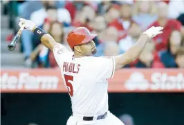  ??  ?? Albert Pujols no podrá realizar ninguna actividad ligada al béisbol por lo menos por los próximos cuatro meses y medio.