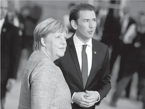  ?? Foto: Efe ?? Angela Merkel llega a la reunión informal de líderes de la Unión Europea, donde fue recibida por el canciller austríaco, Sebastian Kurz.