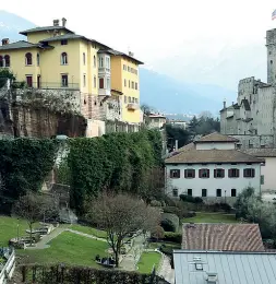  ??  ?? Prospettiv­e A sinistra il parco della Predara, a fianco del Castello del Buonconsig­lio. A destra il parco di piazza Dante e sotto parco San Marco. Sono questi i giardini scelti dal Comune per il nuovo progetto di animazione