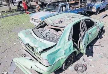  ?? AFP ?? ■ The scene of a car bombing in front of a police station in the Iranian port city of Chabahar, on Thursday.